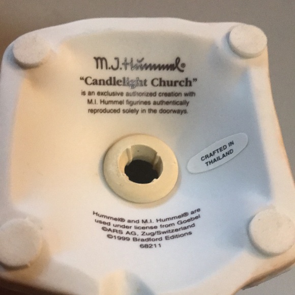 M. J. Hummel Candlelight Church ornament - Picture 4 of 11